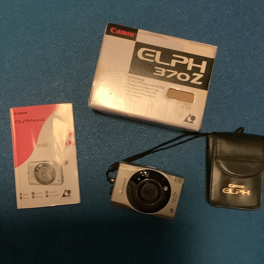 Canon ELPH 370Z Black and Silver Camera